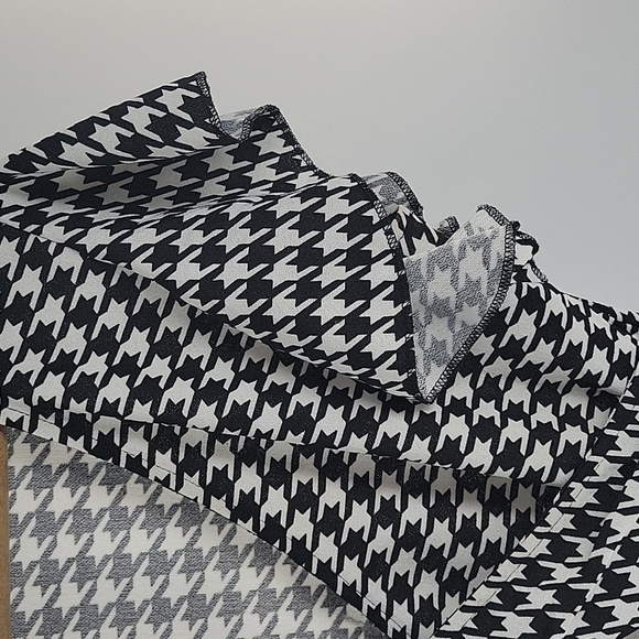 Black and White Houndstooth Dress - Picture 5 of 16